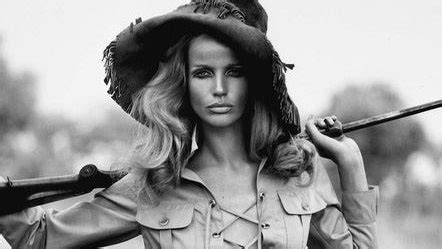 modella famosa di yves saint laurent|Veruschka: storia della modella anni 60 con le foto più .